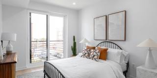 Modern 2BR/2BA with High Ceilings, W&D, Roommate-Friendly Floorplan Gallery 11