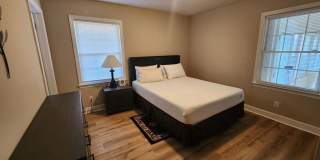 Room in 4 Bedroom Home at Edith Ave Gallery 5