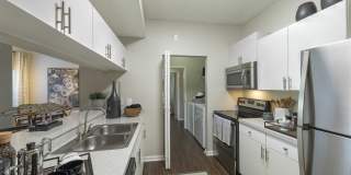 Lake's Edge Apartments Gallery 13