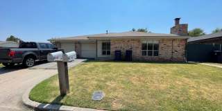 2 bed, 1 and 1/2 baths with a 1 car garage and new countertops! cute duplex for rent near SW 89th and Penn. Moore Schools! Gallery 1