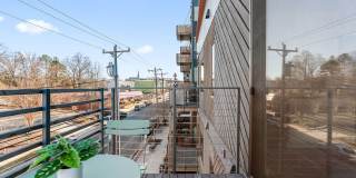 Modern downtown condo studio with private balcony & parking space. Gallery 24