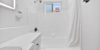 351 S. Manhattan Pl. Gallery 28