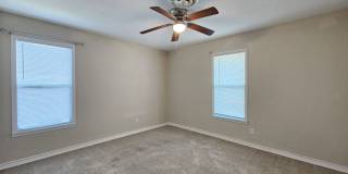 HUGE PRICE REDUCTION & READY FOR MOVE IN - AVAILABLE NOW! Gallery 9