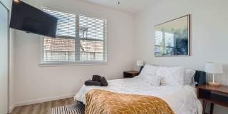 New Downtown Longmont Townhome | Office + 2BDR Gallery 5