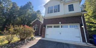 Spacious 3BR/2.5BA Hickory Home with Bonus Room Gallery 1