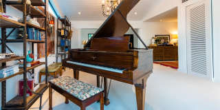 255 PALM AVENUE Gallery 6