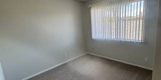 COMING SOON! 3 Bed + 1.5 Bath Townhouse Gallery 24