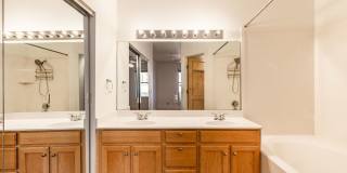 Bright first-floor Pinebrook Pointe condo Gallery 8
