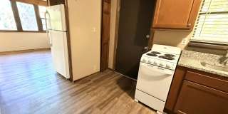 Upstairs 2BR/1BA Riverside Duplex Apartment Gallery 7