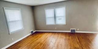 Large 2 bed 1 bath Duplex in Dundee! Gallery 9