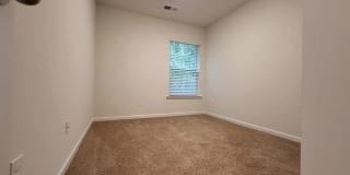 Room in 3 Bedroom Home at Guildford Hill Ln Gallery 11