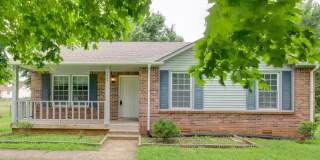 Charming Home With Spacious Living Room and Eat In Kitchen Gallery 1