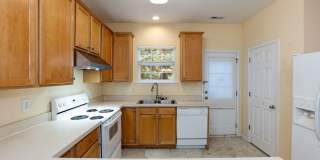 Cute Ranch Home near Southpoint and RTP Gallery 16