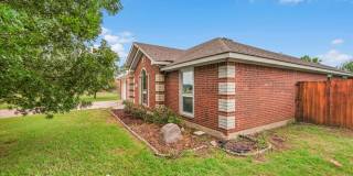 Luxury Lease on 1+ Acre with Saltwater Pool & Workshop in Ponder ISD! Gallery 34