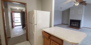 Spacious 3 bedroom w/ fenced yard Gallery 17