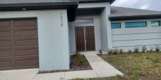 Stunning, Turn key Home with 3 Spacious Bedrooms, 3.5 Bathrooms, Soaking Tub in Master Bathroom Gallery 1