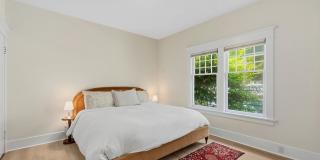 Spacious Ravenna Craftsman! Gallery 9