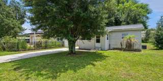 MOVE IN SPECIAL--$300 OFF FIRST MONTH RENT IF YOU MOVE IN BY OCTOBER 1! Gallery 1