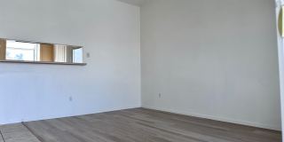 Private Upstairs Retreat in Desirable Gated Community Gallery 1