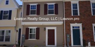 Luxurious Colonial Green Townhome Gallery 1