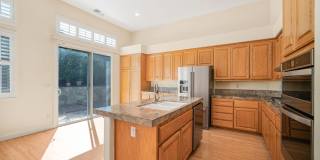 Highly Desirable Executive Home: 4 Bedrooms, 3 Bathrooms of Luxury Living Gallery 16