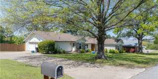 Beautiful Newly Remodeled 3 Bed, 2 Bath Home Gallery 3