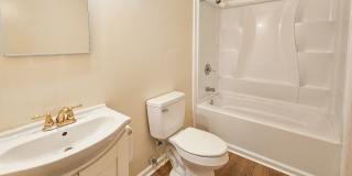 Knoxville 37921 - 3 bedroom, 2 bath Duplex - Contact Ryan Fogarty 865-333-4840 Gallery 7