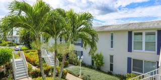 GLADES COUNTRY CLUB 2/2 WITH GOLF BEAUTIFUL UNIT READY FOR YOU TO RENT SEASONALLY Gallery 1