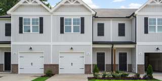 3 Bedroom Townhome in Smithfield! Gallery 1