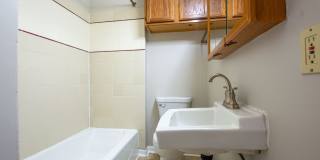 2 Bedroom / 1 Bath Duplex with Garage in Askarben! Gallery 11