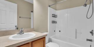 Charming 3-Bed Townhome in Prime Richmond Hill Location! Gallery 27
