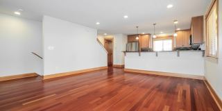 Bright and Spacious Residence with Vaulted Ceilings and Garage Gallery 6
