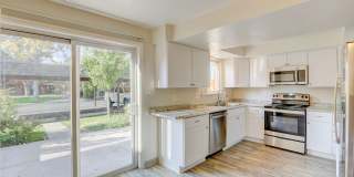 Applewood Crest Townhomes  Apartments Gallery 1