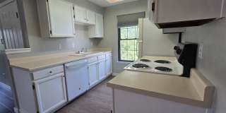 Top-Floor 2BR/2BA Condo with Vaulted Ceilings, Office Room, Patio & Community Amenities in Thornton! Gallery 3