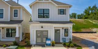 2 Bedroom Home in Premier Location! Gallery 1