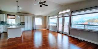 Luxurious and spacious 3 bed home in Manette Gallery 11