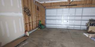 Room in 4 Bedroom Home at Genlee Dr Gallery 4