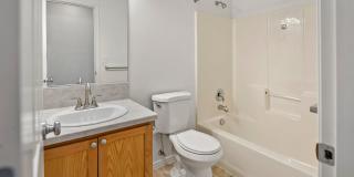 3 bed/2.5 bath Townhome + 2 Car Garage + Washer/Dryer + Fenced Front Patio Gallery 19