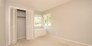 4/3 w/ Fenced yard & enclosed patio! Gallery 31