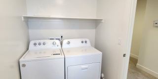 Newer4 Bedroom Town Home Gallery 17