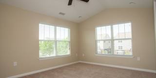 3 Bedroom Townhouse at the Woodlands - END UNIT * only $500 deposit - End Unit Gallery 1