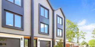 Beautiful 3BR 2.5BA Townhome w/ Full Appliance Kitchen • Garage Parking • Ultra-Modern Gallery 3