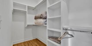 Gorgeous FULLY FURNISHED Home Just Off Charlotte Ave. Gallery 38
