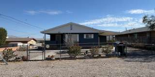 Charming 2 bedroom 2 bath with  Bonus Room Gallery 1