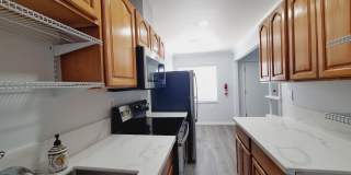 Ground floor One bedroom with Private Patio near Diamond District Gallery 4