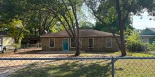 Gorgeous 4 bedroom/1 bath with 2 separate living areas & Central Air & Heat! Gallery 1
