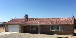 SPACIOUS 3 BEDROOM PLUS BONUS ROOM IN HESPERIA!! Gallery 1