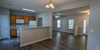 CORNELIUS 3 BEDROOM 2.5 BATH W/FENCED YARD Gallery 3