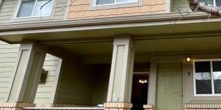 Townhome -2 bed 2.5 bath + bonus area Gallery 5