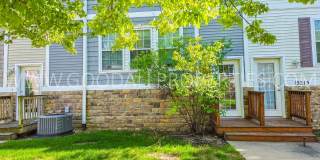 RENT REDUCED!!! 2 Bedroom 2 Bath Townhome in Urbandale with attached 2 car garage! Gallery 1